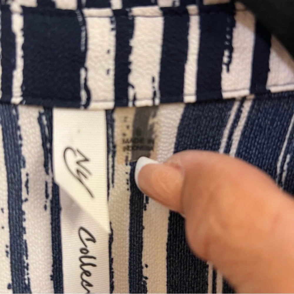 Super SUPER cute cut-out top! - Picture 4 of 5